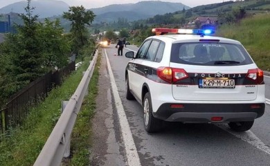 Sudar tri automobila kod Tešnja: Jedna osoba povrijeđena, saobraćaj usporen
