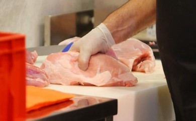 Kakva hrana završava trpezama: U Evropi se smrznuto meso koristi do 6 mjeseci, u BiH je taj ROK DUPLO DUŽI