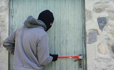 Provalili u vikendicu: Ukrali motorku, mješalicu za malter i ručnu kosu