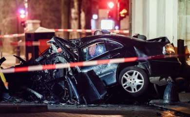 Poginuo na licu mjesta: Zabio se u najpoznatiji berlinski spomenik VIDEO