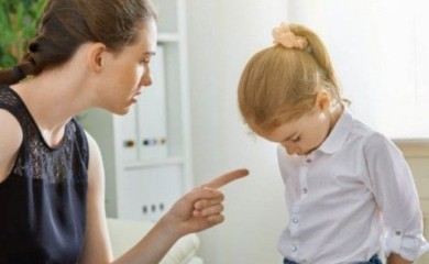 Psiholog kaže da toksični roditelji često govore svojoj djeci ovih pet rečenica!