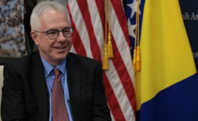 „SANKCIJA ĆE BITI I U 2025. GODINI“ Američki ambasador poručio da političari treba da rade svoj posao i da će odgovorni za antidejtonsko ponašanje biti kažnjeni