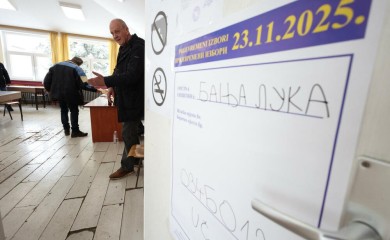 Hasanović preuzima potpis za 600.000 KM CIK-u za ponovljene izbore