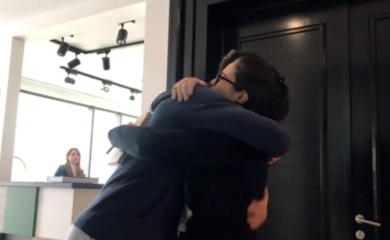 Dirljiv susret: Zaplakala dok je Novaku pričala koliko ga voli VIDEO