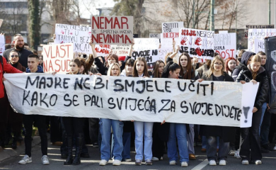 Veliki protesti u Sarajevu: Mladi uzvikuju "Hoćemo pravdu"