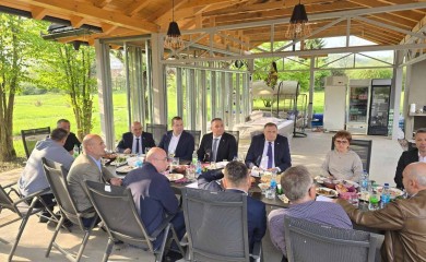 Privrednici i Dodik: Načelno dogovoreno uvođenje 13. plate