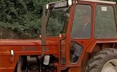 Stigao u velikom stilu: Maturant na proslavu došao traktorom VIDEO
