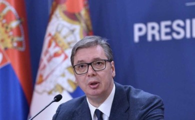 Vučić: Prikupljeno 20.000 komada oružja; 27. maja se bira novo rukovodstvo SNS