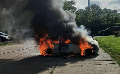 Požar u Banjaluci: Izgorio automobil u kampusu (FOTO)