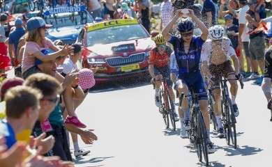Praveći selfi izazvao veliki sudar na Tur de Fransu