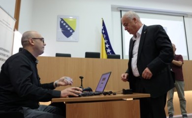 Rok je 23. jul: Šta sve treba da uradite da biste na izborima glasali izvan BiH