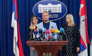 Stanivuković Đajiću: Neka SNSD ukine akcize i skupu struju, pa će parking biti besplatan