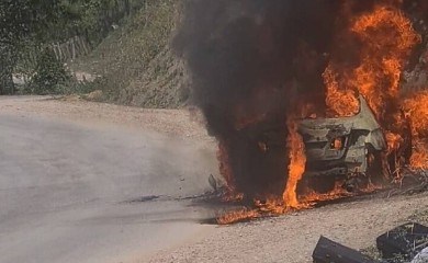 Na putu Šćepan Polje-Foča potpuno izgorio auto iz Albanije