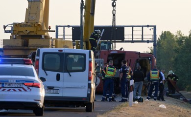 Mađarska: U prevrtanju autobusa poginulo najmanje 12 osoba, vozač priveden