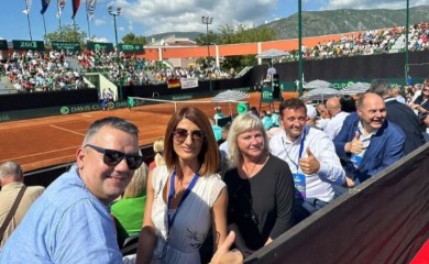 Istaknuti članovi HDZ-a zajedno sa Šmitom prate Davis cup u Mostaru