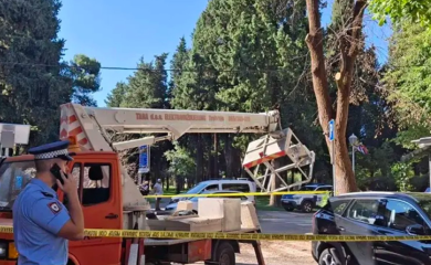 Radnici ispali iz korpe: Hitno prebačeni u bolnicu