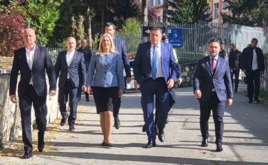 Dodik nije ustao pred sudijom: Ne razumijem optužnicu