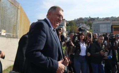 Završeno ročište Dodiku i Lukiću: Pred Sudom BiH izneseno 36 materijalnih dokaza
