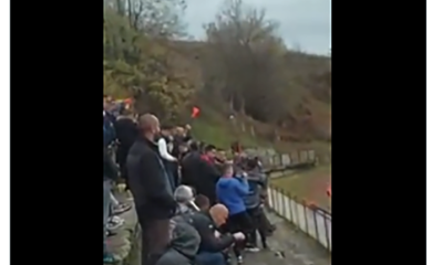 Motorka na tribinama tokom meča Kupa RS (VIDEO)