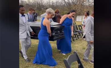 Mladoženja došao na vjenčanje u mrtvačkom sanduku