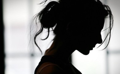 Muškarac silovao ženu na livadi: Prijetio da će joj nožem razrezati polni organ