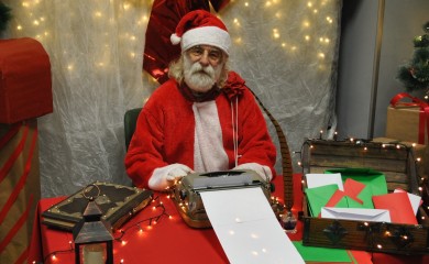 Djeda Mraz stigao u Gradišku i oduševio mališane