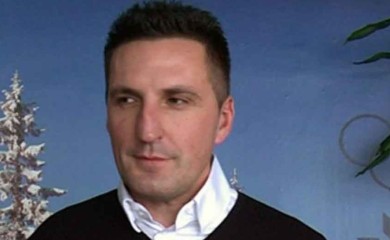 Elek od Vlade traži milione, a preko Tvitera proziva Viškovića