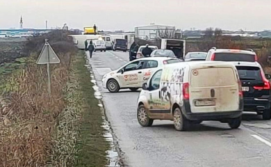 Stara Pazova: Prevrnuo se autobus pun đaka