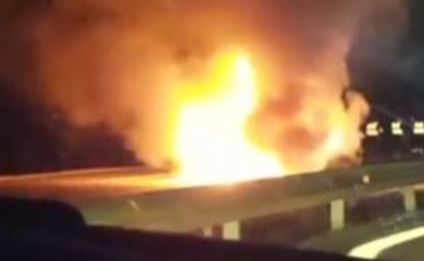 Automobil se zapalio nakon što je probio ogradu VIDEO