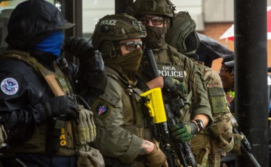 Sud ograničio djelovanje ICE agenata tokom protesta u Mineapolisu nakon smrtonosne pucnjave