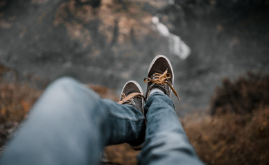 Majka sa petogodišnjim sinom skočila sa 27 metara visoke litice