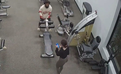 Muškarac napao djevojku dok je vježbala u teretani, uslijedio neviđeni šok (VIDEO)