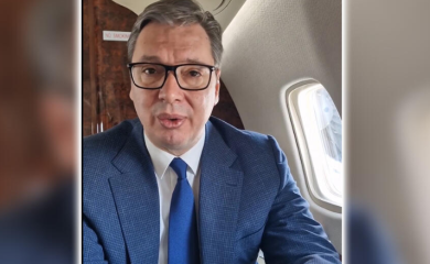 Vučić objavio video iz aviona: Imamo dobre vijesti (VIDEO)
