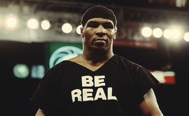 Uz pomoć pištolja tražio da se tuče sa Tajsonom (VIDEO)