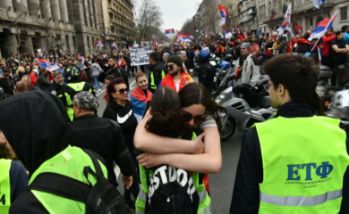 Učesnici beogradskog protesta traže pomoć zbog glavobolje i zujanja u ušima
