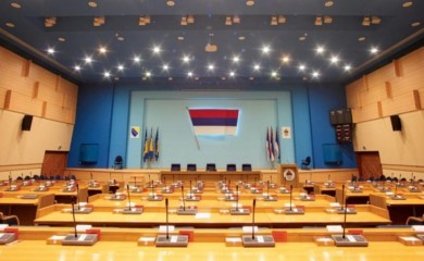 Sutra posebna sjednica republičkog parlamenta: Na dnevnom redu i plate “na ruke”, referendum