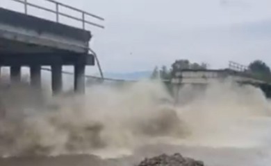 Srušio se most kod Čačka (VIDEO)