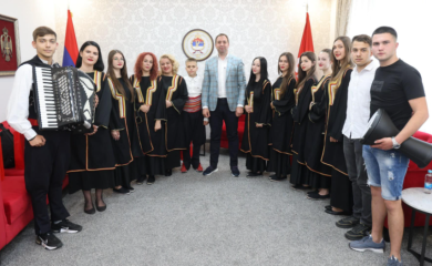 Selak ugostio djecu sa Kosova i Metohije: “Ne smijemo zaboraviti naš narod na Kosmetu”
