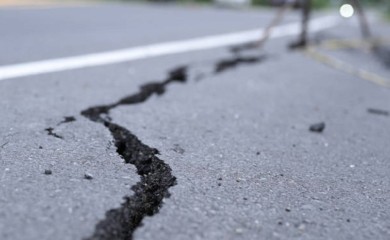 Pojavile se pukotine na parkingu kod RTRS i zgrade Vlade RS (VIDEO)