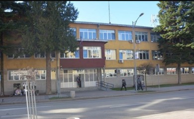 Dobojliji zapaljen "mercedes"