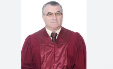Postupak protiv Dodika dodijeljen sudiji Mirsadu Striki, ovo je njegova biografija