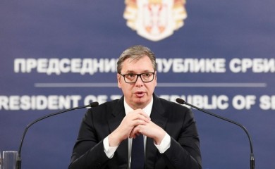 Vučić: Uspjeli smo da imamo struje i plina da ljudi u gaćama šetaju po kući