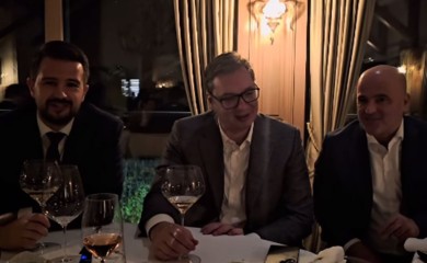 Vučić, Milatović i Kovačevski zapjevali u kafani (VIDEO)