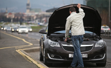 Naivni vozač žrtva filmske prevare: Stao da pomogne pa ostao i bez auta i bez žene