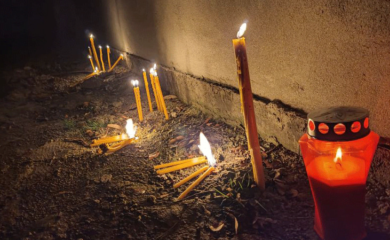 Svijeće na prvom stadionu Siniše Mihajlovića u Borovu naselju