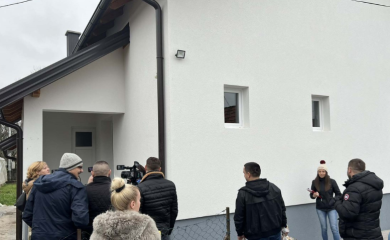 Đurići dobili novu kuću: “Srbi za Srbe” pomogli sedmočlanoj porodici