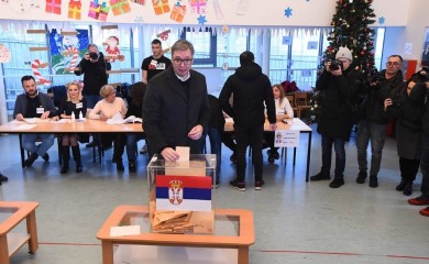 Vučić glasao na Novom Beogradu