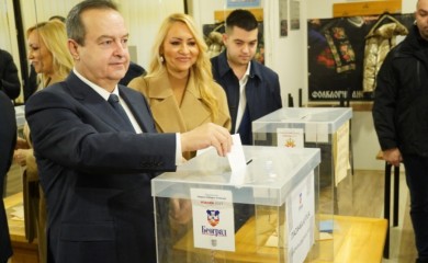 Izbori u Srbiji: Glasali Ivica Dačić, Dragan Đilas, Siniša Mali, Darija Kisić, Goran Vesić