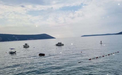 Potraga za djetetom koje je talas povukao u more