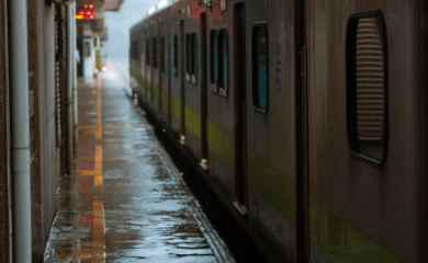 Voz iskočio iz šina, dvije osobe povrijeđene